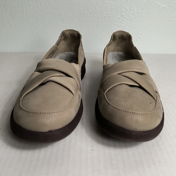 Cloudsteppers by Clarks Tan Slip-On Flats Shoes Size 8M Casual Driving Waking - Picture 4 of 13